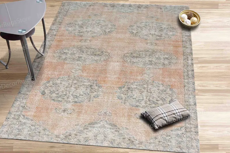 Alfombra estampada antigua con medallón naranja: diseño étnico oriental vintage