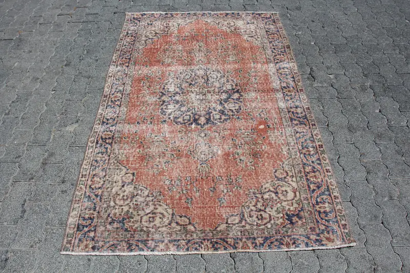 Vintage Turkish Rug, 3.9x5.8 ft Oushak Rug, Red Accent Floral Rug - 1