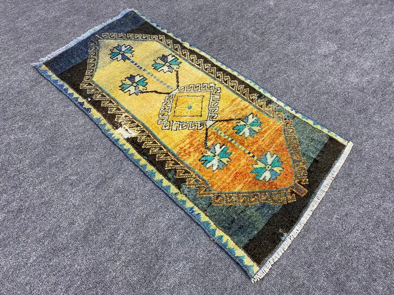 Orange Rug, 1,6x3,1 ft - Modern and Vibrant