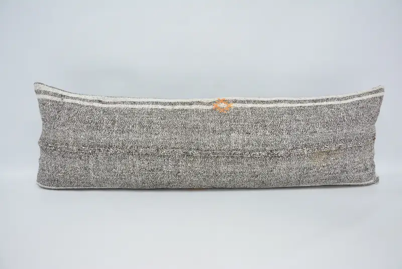 İşlemeli Kahverengi & Beyaz Kırlent, Çizgili Kenevir & Yün Yastık