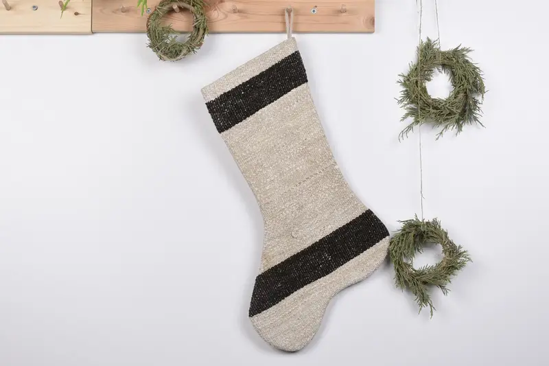 Şenlikli Noel Süsleri Deseni, 19 İnç Geniş Tatil Çorabı