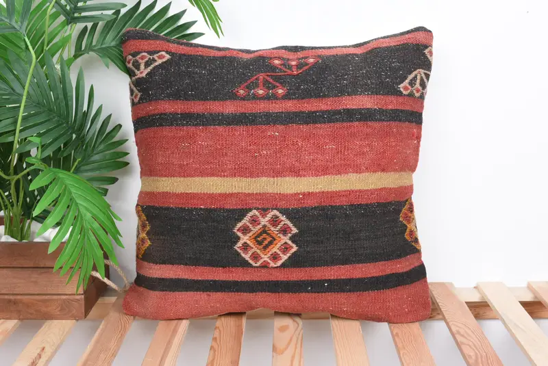 Kırmızı & Kahverengi İşlemeli Kırlent, El Yapımı Geometrik Kırlent