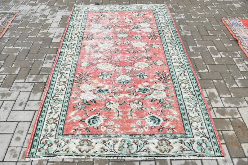 Türk Alan Halısı 4.5x7.9 ft (136x241 cm), Oushak Kırmızı Katı Vintage Halı - 1