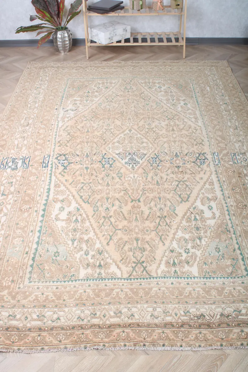 Oushak Vintage Rug, 6.7x10.7 ft Turkish Rug, Beige Bordered Wool Rug - 1