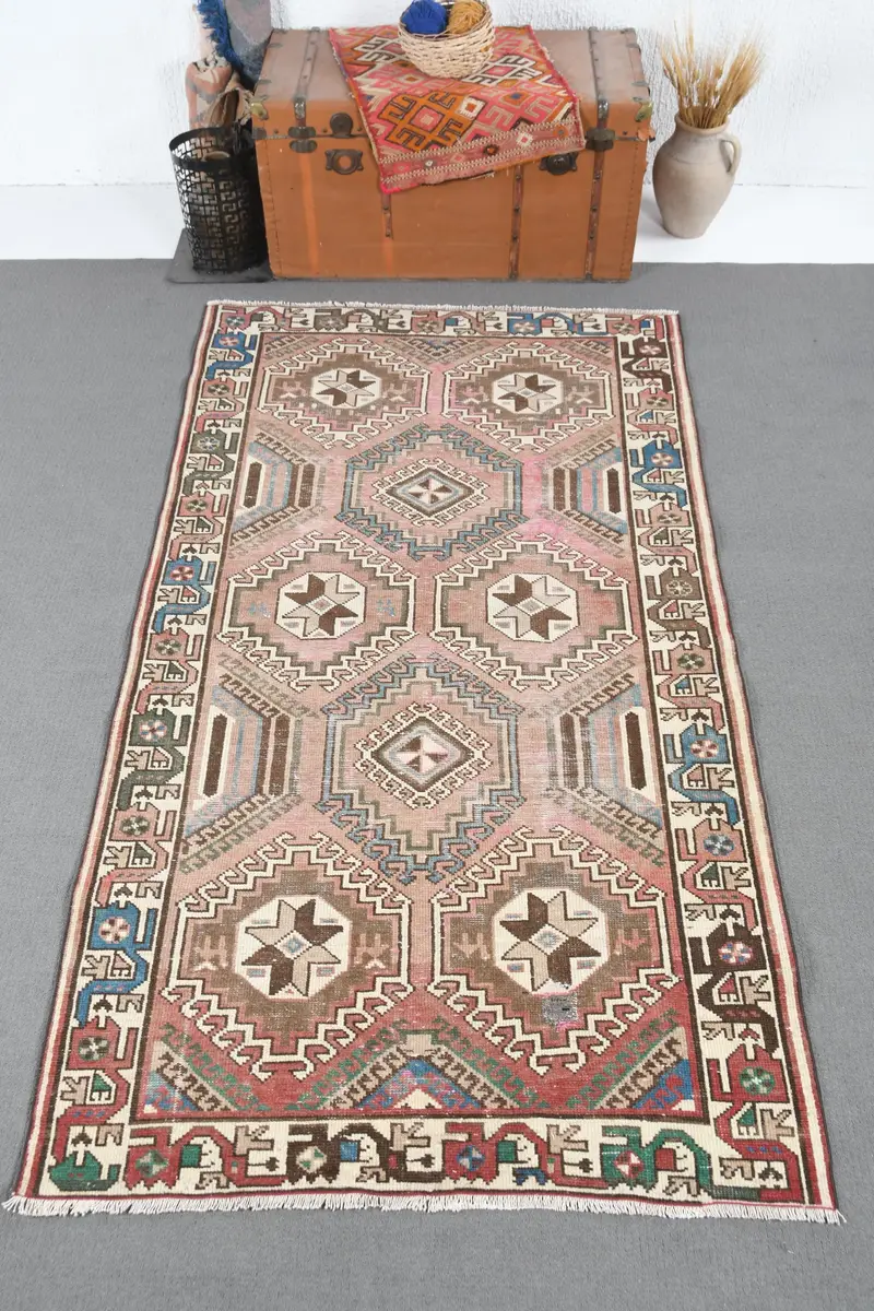 Türkischer Vintage-Teppich, Fläche 122 x 226 cm, roter geometrischer Wollteppich - 1