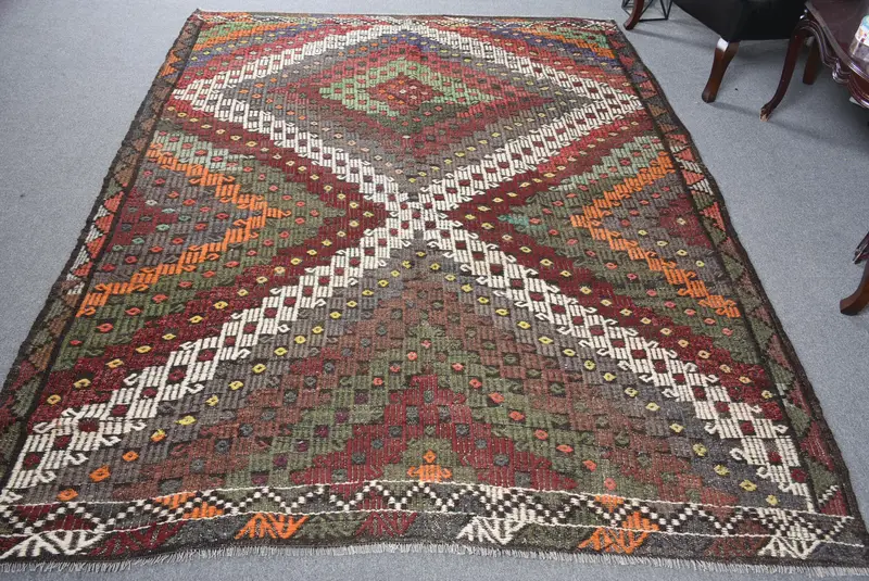 Alfombra hecha a mano en color morado y beige, 19 x 24 cm con lunares