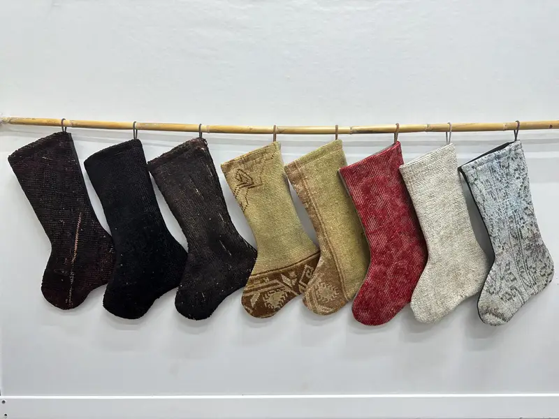 Kahverengi Süslü Bej Noel Çorabı, Şenlikli Tatil Dekoru