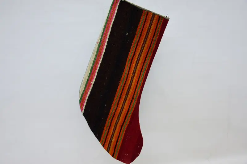 Media navideña roja con adornos, media de 9 pulgadas de ancho