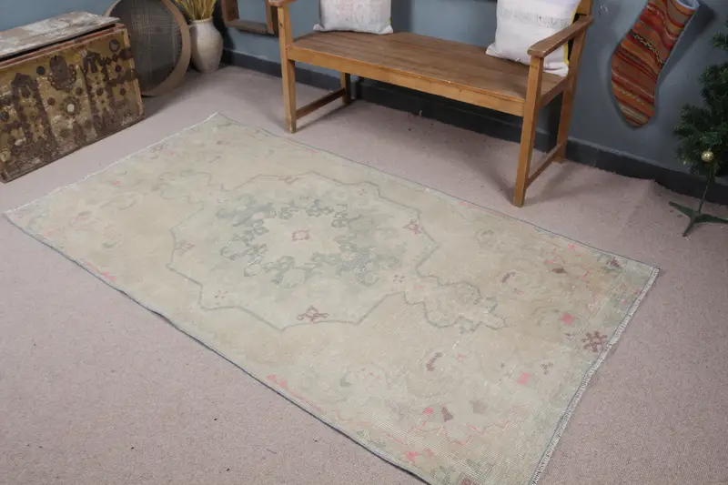 Eleganter beige-grüner Teppich, 1,1 x 2,1 m, Tiermotiv