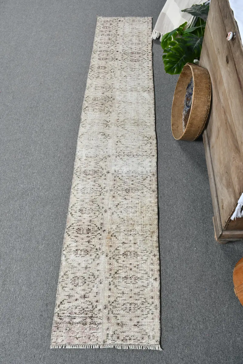 Elegante alfombra beige ombré, 1,4x7,7 ft Acento elegante para el espacio habitable