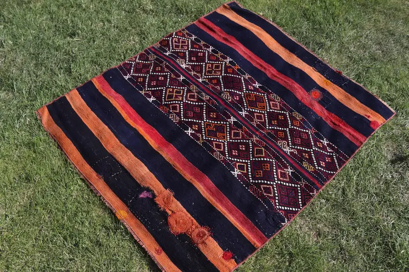 Vintage Turkish Rug 3.5x4 ft (108x121 cm), Kilim Red Wool Rug - 1
