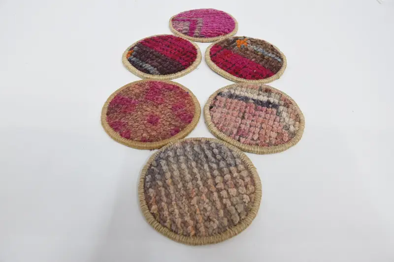 Böhmischer runder Untersetzer, dekorativer Untersetzer in Rosa und Braun