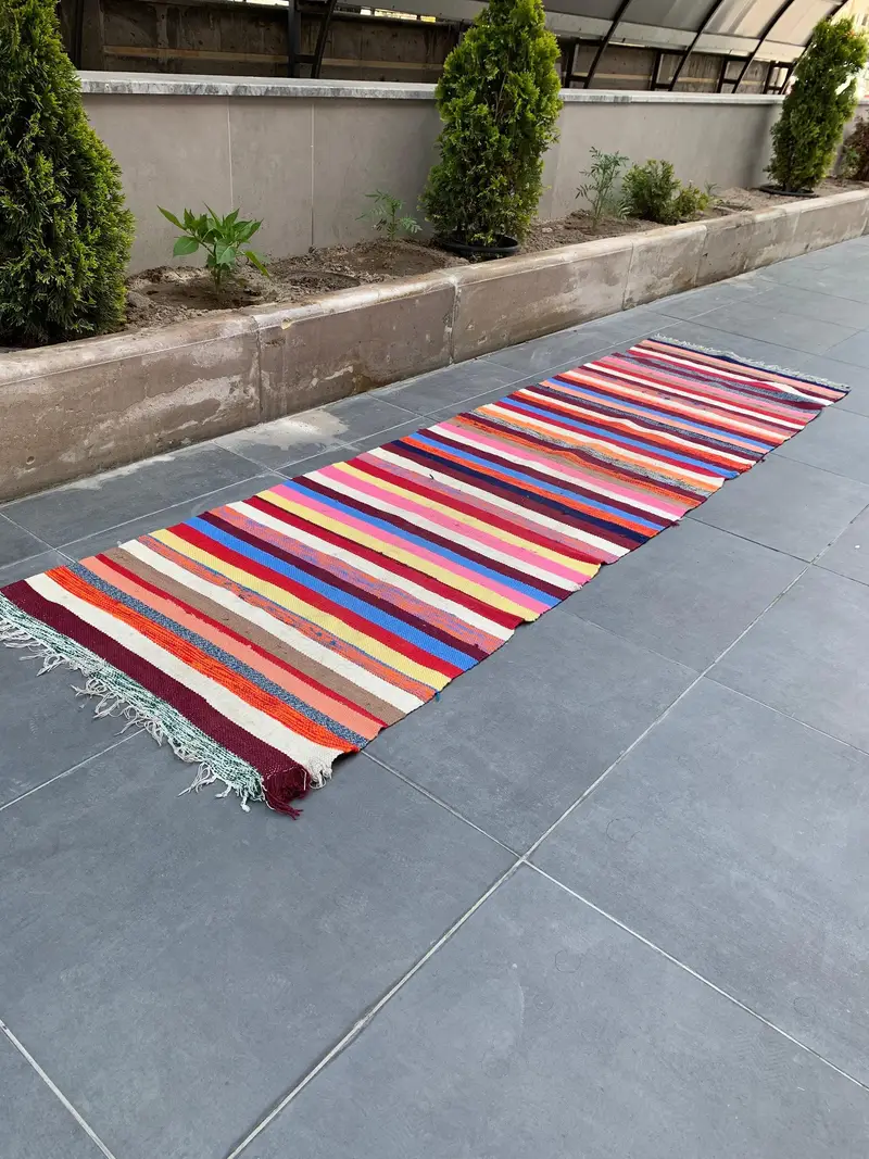 Türk Vintage Halı, 2.6x7.9 ft Kilim Halı, Kırmızı Sarı Soyut Yün Halı - 1