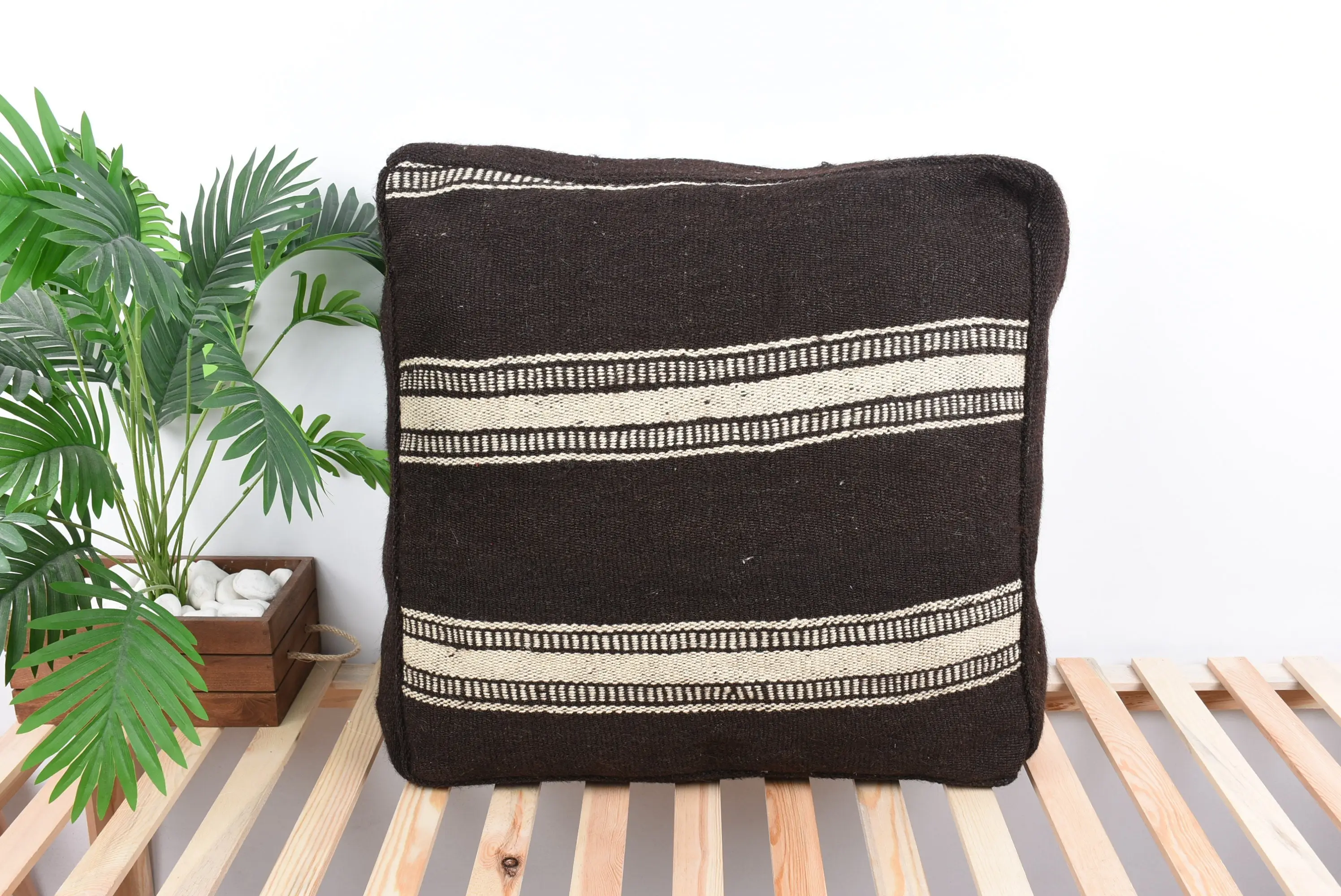 Puf marrón inspirado en Kilim, puf otomano rectangular con funda de lana - 1