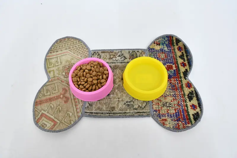 Kahverengi ve Bej Emici Evcil Hayvan Pedi, Kaymaz Su Geçirmez Mat