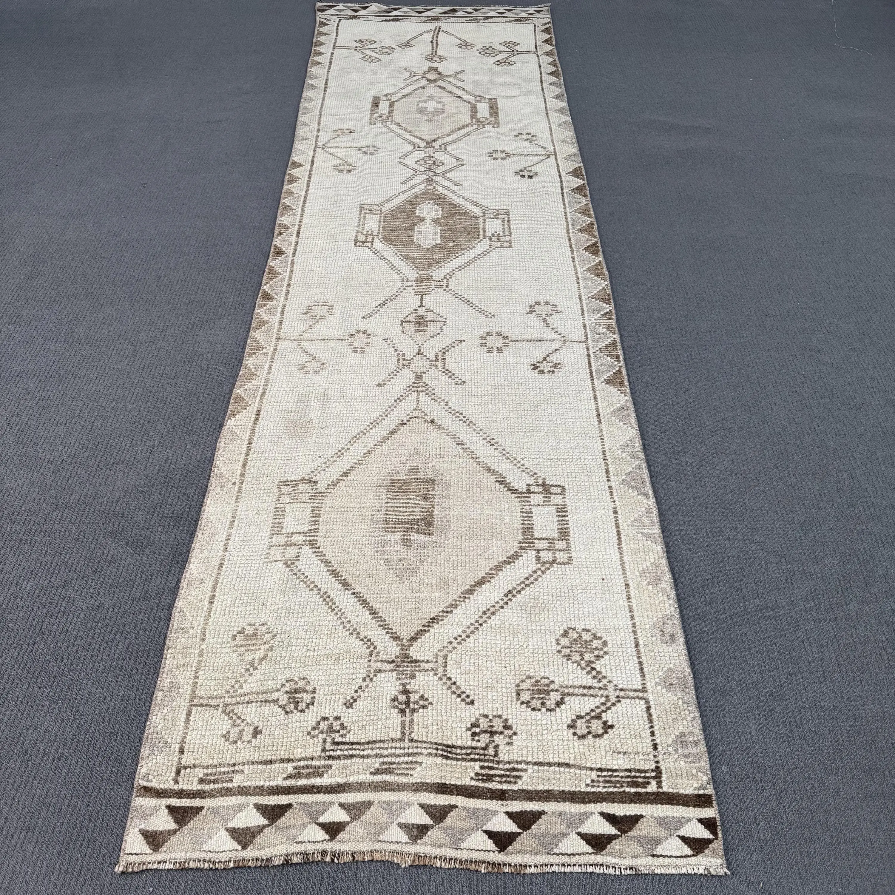 Türkischer Vintage-Teppich 98 x 365 cm, Herki-Teppich aus weißer Wolle - 1