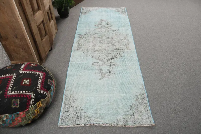 Alfombra turca vintage de 2,7x7,5 pies, alfombra a rayas azul gris - 1