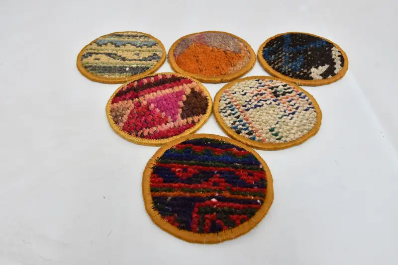 Posavasos circular étnico elegante, mantel de mesa en naranja vibrante y rosa