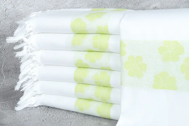 Custom Wedding Gift, Bridal Shower Favor, Girl Trip Party Favor, Sand-resistant towel, 70x40 Cotton Daisy Design Towel, Yoga Towel, Custom Towel - 1