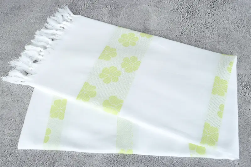 Custom Wedding Gift, Bridal Shower Favor, Girl Trip Party Favor, Sand-resistant towel, 70x40 Cotton Daisy Design Towel, Yoga Towel, Custom Towel - 6