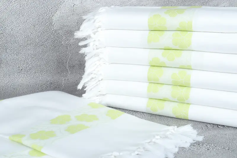Custom Wedding Gift, Bridal Shower Favor, Girl Trip Party Favor, Sand-resistant towel, 70x40 Cotton Daisy Design Towel, Yoga Towel, Custom Towel - 2