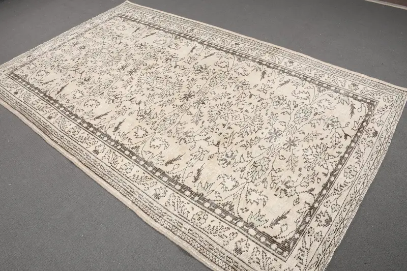Vintage 5.1x8.2 ft Rug, Turkish Large Rug, White Patchwork Rug - 1