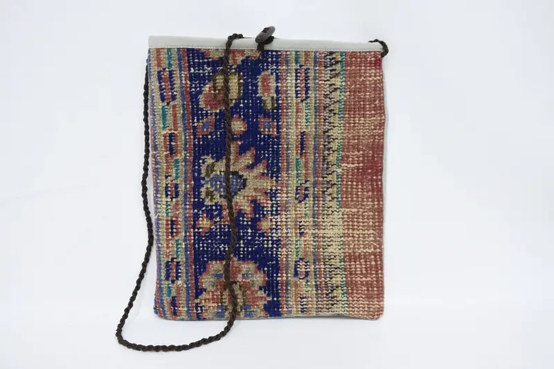 ヴィンテージモチーフのミニマリストウールショルダーバッグ、キリムバッグ