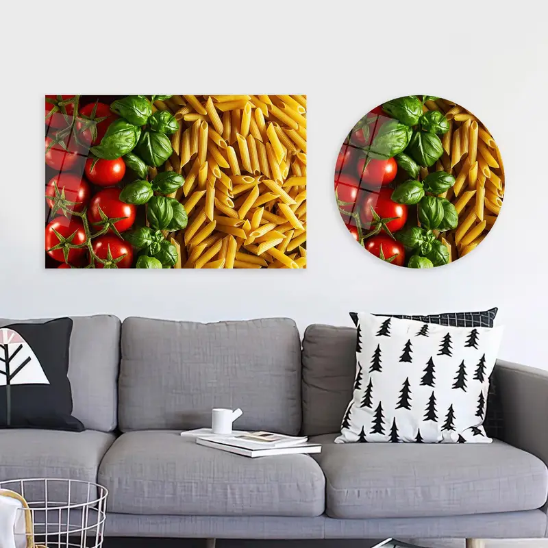 Elegante Pasta-Leinwand mit Tomaten und Basilikum – Lebendige Küchenkunst