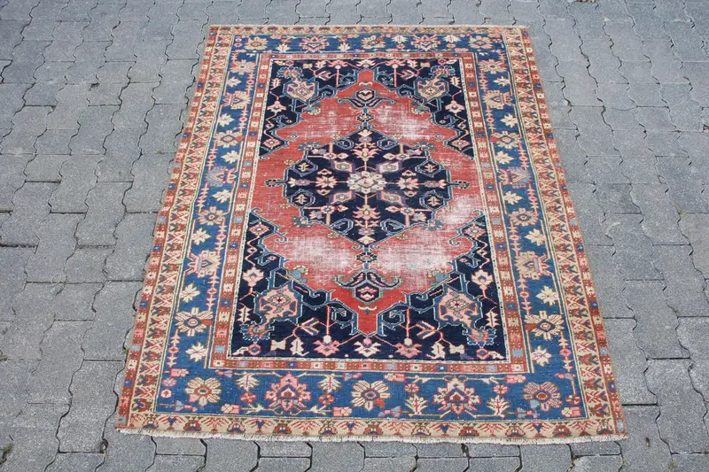 Alfombra roja y azul, 11 x 12 m con diseño geométrico a rayas