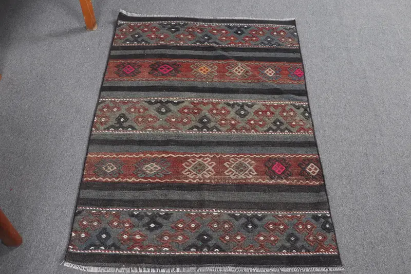 Green Persian Rug, 2,8x3,9 ft with Orange Accents