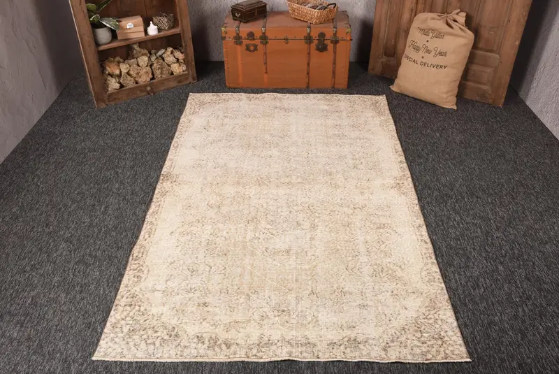 Türk Vintage Halısı 5.1x8.4 ft (155x257 cm), Oushak Beyaz Kahverengi Çiçekli Halı - 1