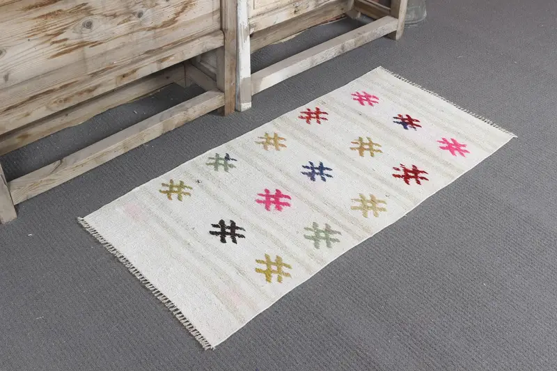 Vintage Halı, Küçük 1.8x3.8 ft Türk Halısı, Beyaz Kırmızı Katı Yün Halı - 1