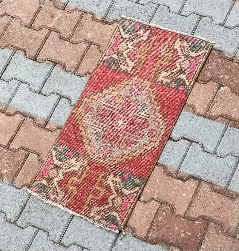 レッドレインボーラグ 1.4x3フィート 花柄幾何学模様