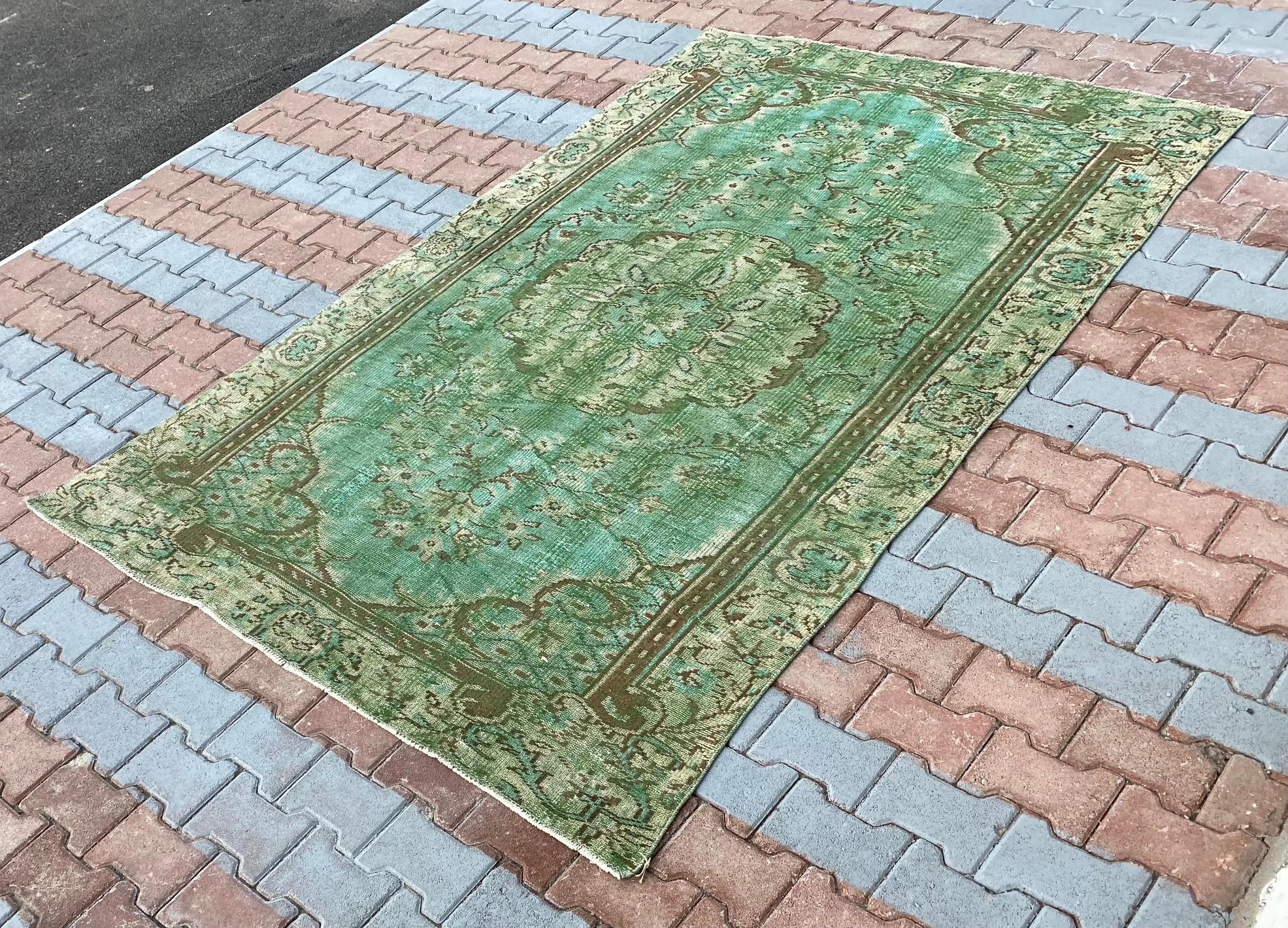 Türkischer Vintage-Teppich, 5,4 x 9 Fuß großer Teppich, grüner Wollteppich mit Blumenmuster - 1