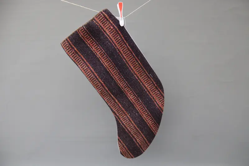 Festlicher 9-Zoll-Ornamentstrumpf in Braun und Orange, Weihnachtsstrumpf