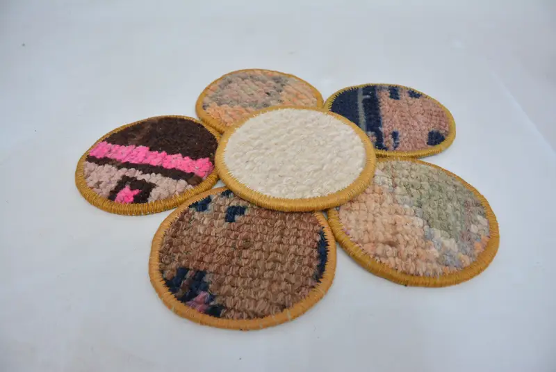 Posavasos Kilim único, posavasos redondo blanco y rosa