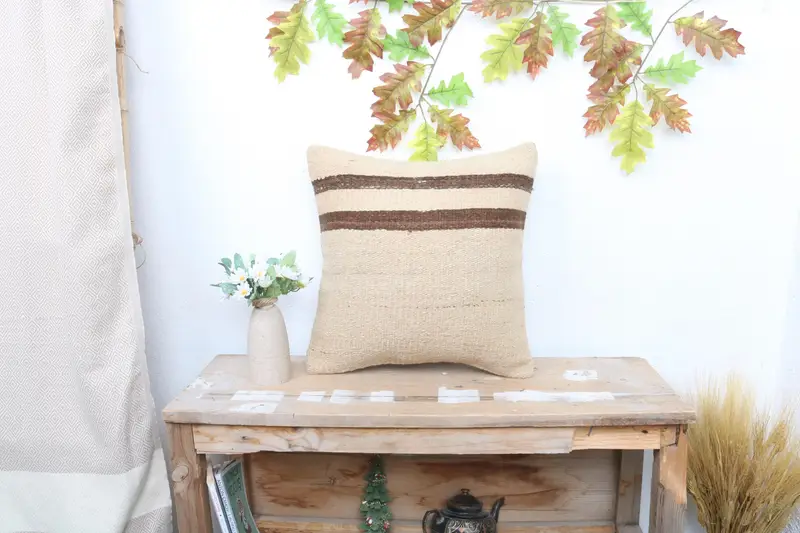 Gestreiftes Leinen-Wurfkissen, 16x16 besticktes Kissen