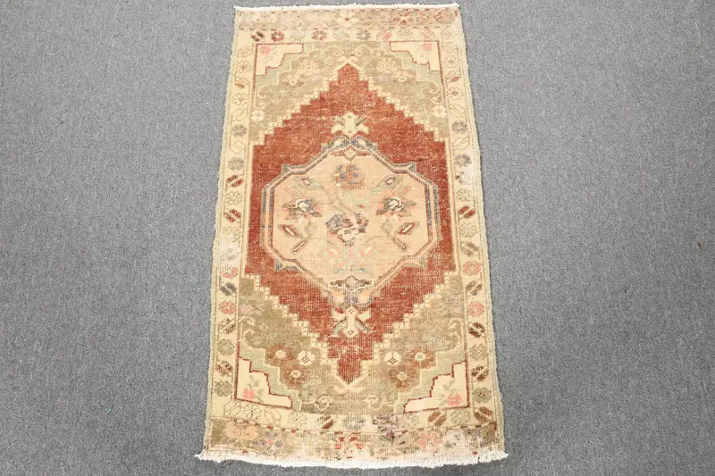 Türkischer Vintage-Teppich, 1,9 x 3,4 Fuß kleiner Teppich, braun-roter marokkanischer Wollteppich - 1