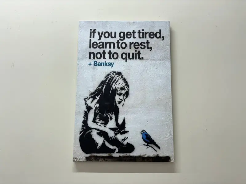 Inspirierender Banksy Girl Blue Bird Leinwanddruck – Motivierende Kunst