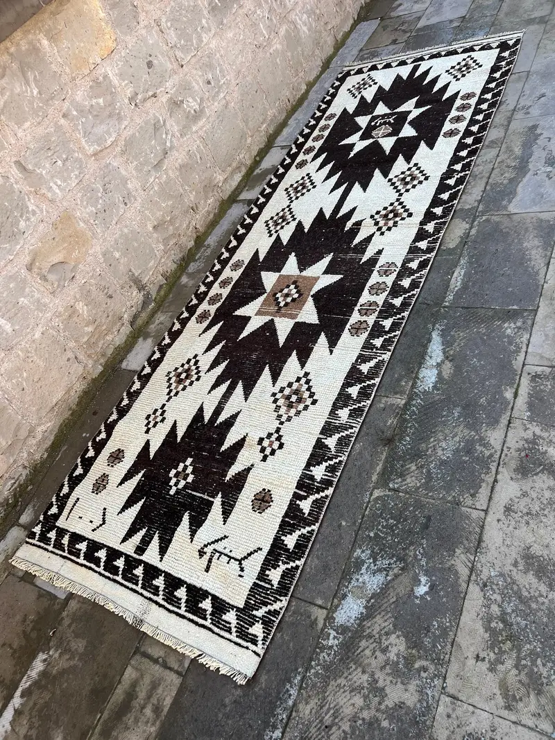 Türk Vintage Halı 3.4x11 ft (105x334 cm), Herki Siyah Masif Halı - 1