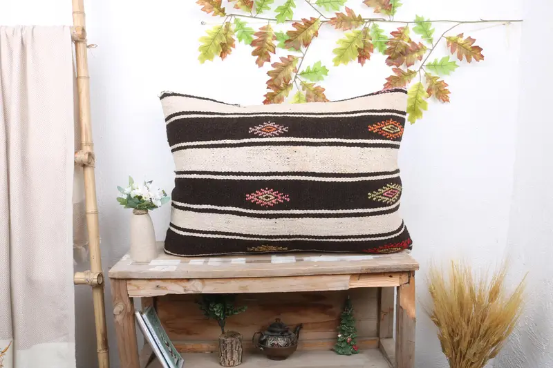 Handgefertigtes besticktes Kissen, 20x28 Leinenkissen mit geometrischem Muster