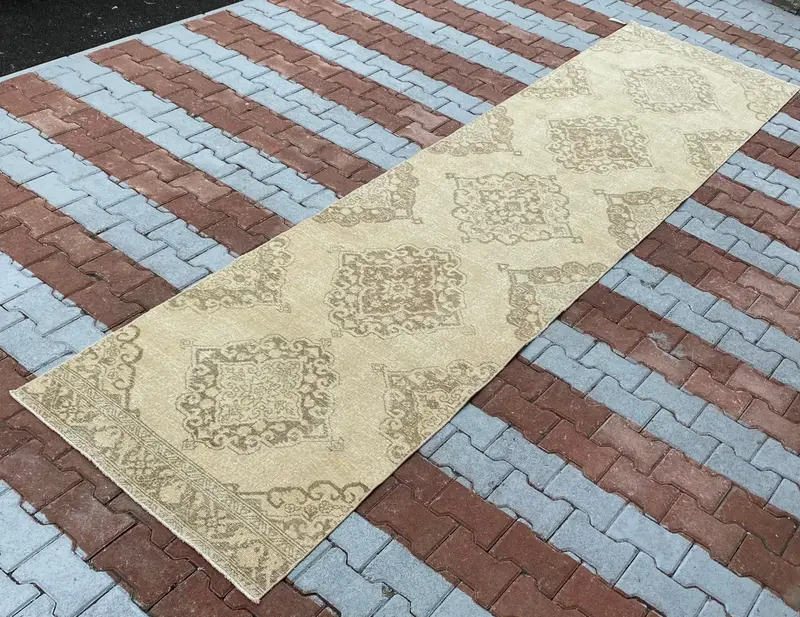 Elegant Beige Rug, 3,1x13,5 ft Floral & Geometric Pattern