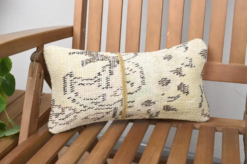 Almohada de lanzamiento de patchwork beige y verde, cojín bordado vintage