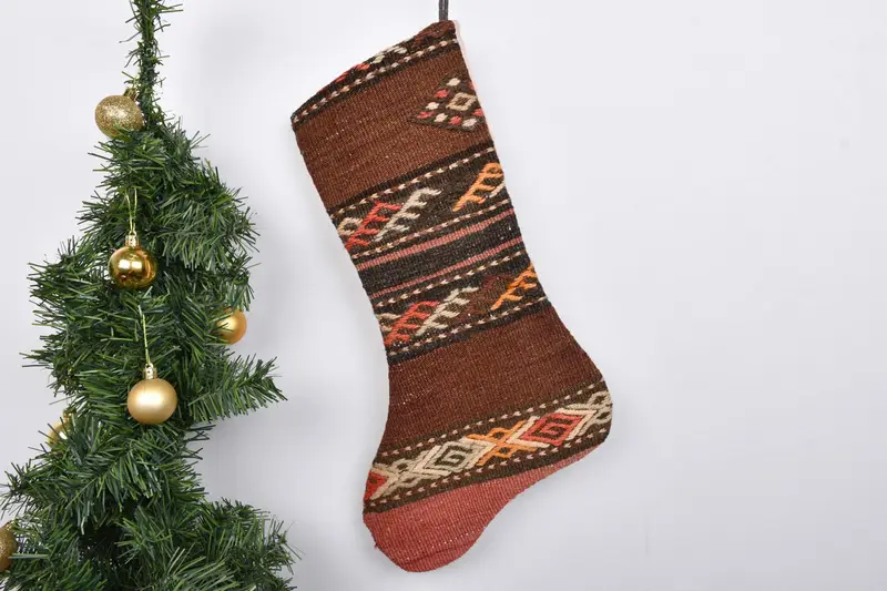 Şenlikli Noel Süsleri Deseni, 7 İnç Genişliğinde Noel Çorabı