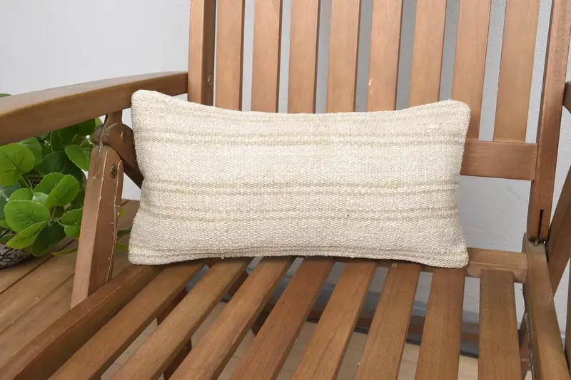 Handgefertigtes rechteckiges Kissen, gestreiftes Leinenkissen