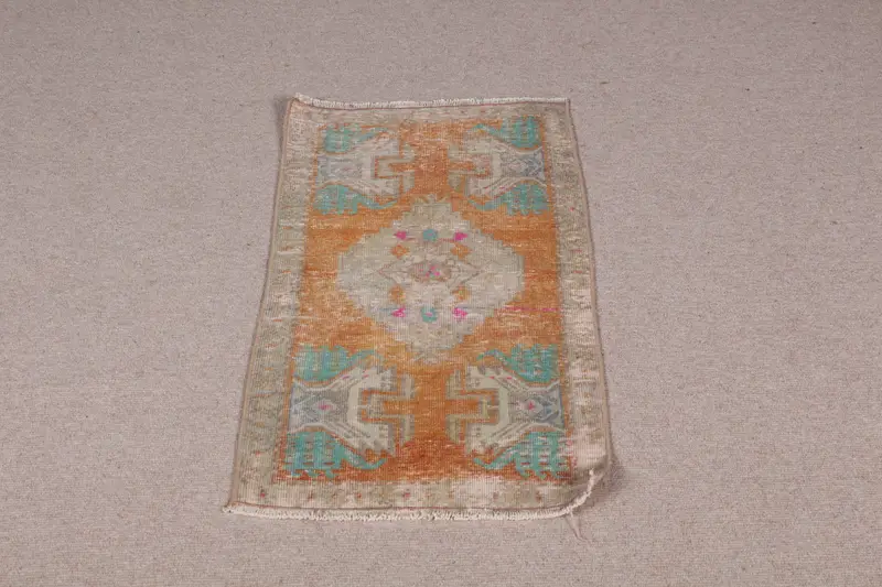 ブラウンオンブレラグ、1.5x2.9フィート、オレンジアクセント付き