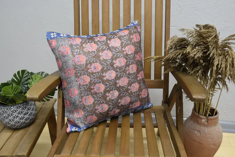 Gesticktes Blumen-Wurfkissen, quadratisches Vintage-Kissen