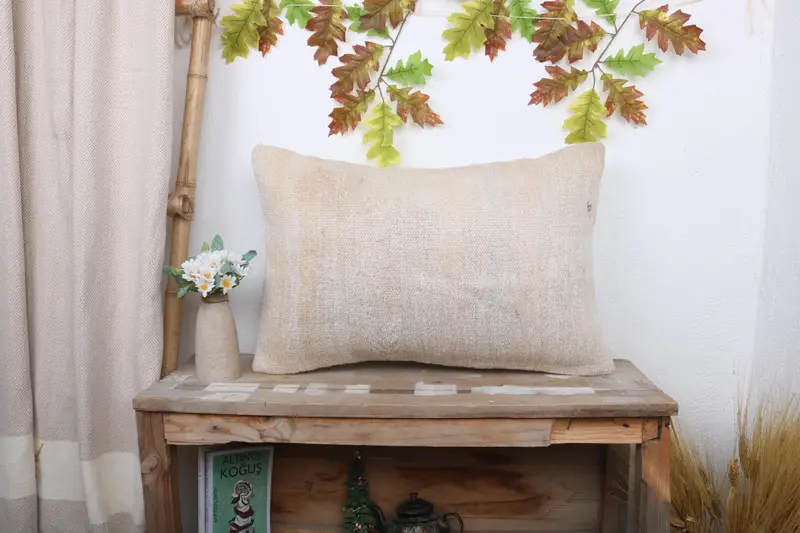 Almohada del suroeste bordada hecha a mano, almohada de lanzamiento versátil de 16x24