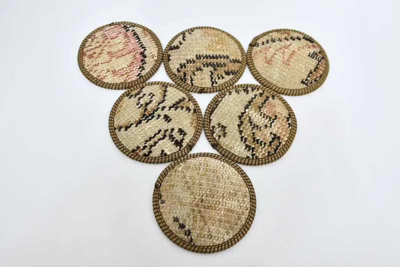 ボヘミアン柄のベージュとピンクのコースター、ラウンドボヘミアンコースター