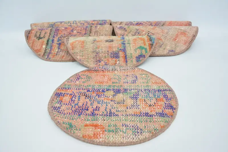 Elegantes manteles individuales azules y naranjas, decoración de cocina premium